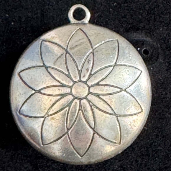 Silvertone 3D Floral Medallion Pendant - Picture 4 of 10